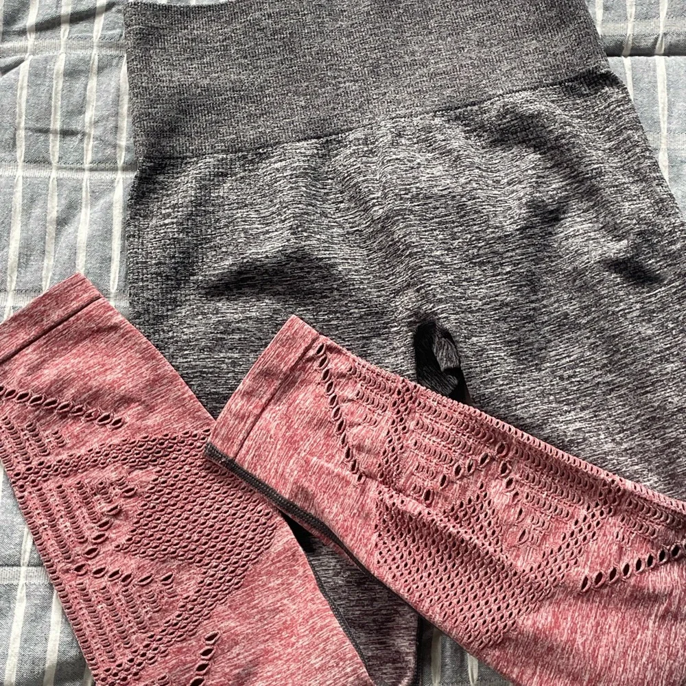 PINK Victoria's Secret Ombre Black and Pink Leggings - Picture 9 of 10